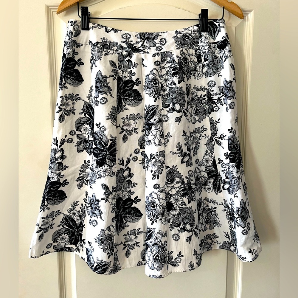 LOFT Floral Black & White Linen Blend Skirt Women’s Size 6
